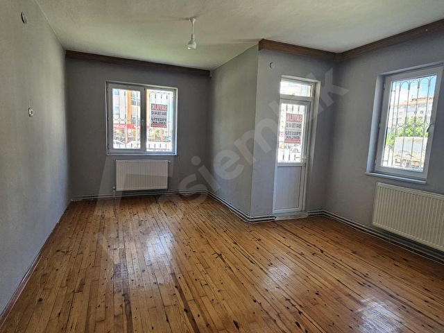 CUMHURİYET MAHALLESİ KAPALI PAZAR  YAKININDA ZİNCİR MARKETLER BULUNAN DOĞALGAZLI 2+1 SATILIK DAİRE - Görsel 2