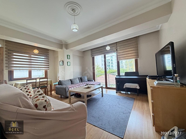 ÜÇEL BOSTANCIDAN YETKİLİ KATTA TEK BALKONLU OTOPARKLI 100M2 3+1