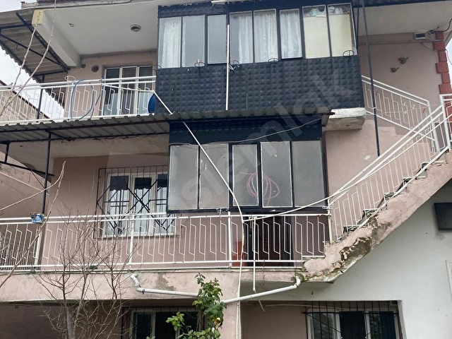 Bahçeli 3 katlı müstakil satılık ev - Görsel 2