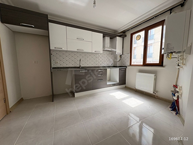 ÇEKMEKÖY TAŞDELENDE KAPALI OTO PARKLI VE DEPOSU OLAN DAİRE - Görsel 16