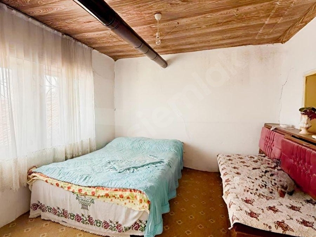 BERGAMA SARICALAR MAHALLESİNDE EŞYALI SATILIK TAŞ KÖY EVİ - Görsel 17
