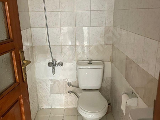 DEMİR GAYRİMENKULDEN 1+1 METRO YAKINI KOT DAİRE - Görsel 5