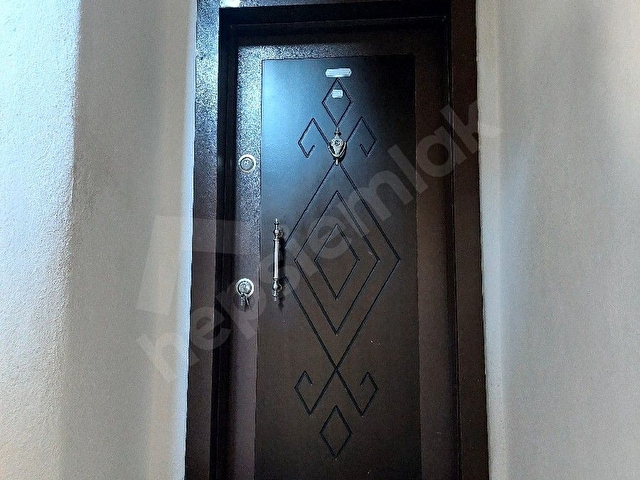 köy merkezinde temiz 3 katlı ev - Görsel 2
