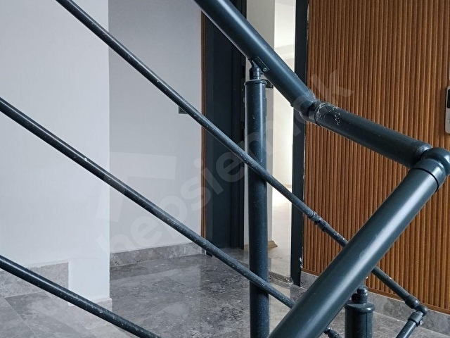 D.ALTI YENİKÖYDE SIFIR, MERKEZİ KOMUMDA SATILIK DAİRE 1+1 65 M2 - Görsel 9