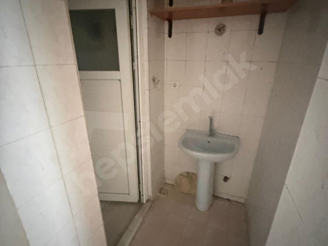KİREMİTÇİDE  3+1 KİRALIK  GENİŞ FERAH KARANLIK ODASI BULUNMAYAN  FIRSAT DAİRE… - Görsel 12