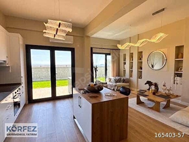 ~~KÖRFEZDEN ~~SAROS EGE KASABASINDA LÜKS İKİZ VİLLA - Görsel 24