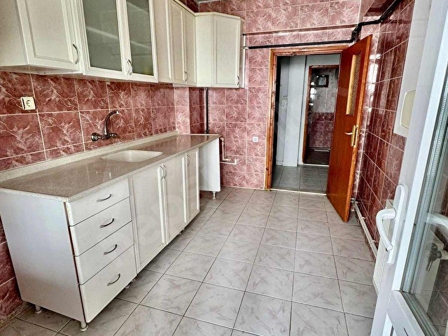 KARDEŞLERDEN 2+1 GİRİŞ KAT MERKEZI KONUMDA MASRAFSIZ BEŞŞİKKAYA - Görsel 3