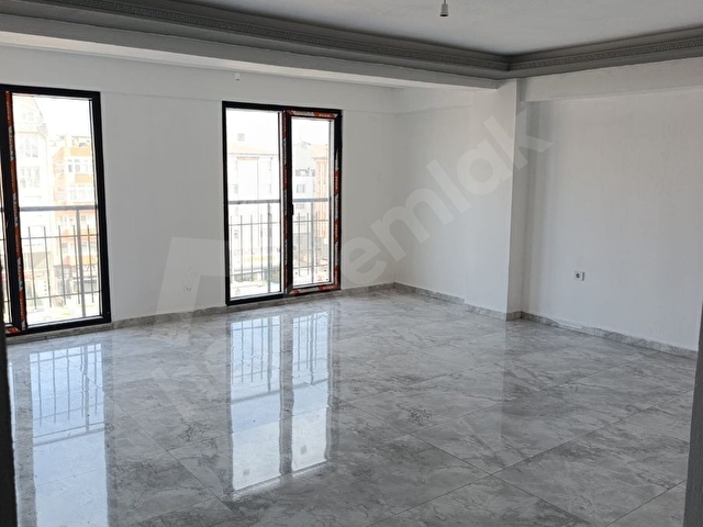 SÖNMEZ EMLKATAN 600 evlerde 4+1 125 m2 dubleks daire