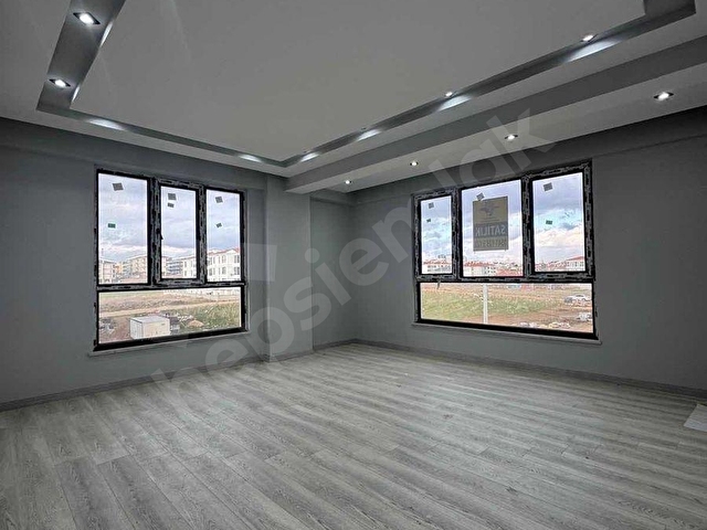 SAYGIN EMLAKTAN ÇAMLICA MAH. 3+1 GENİŞ BALKONLU LÜKS DAİRE - Görsel 6