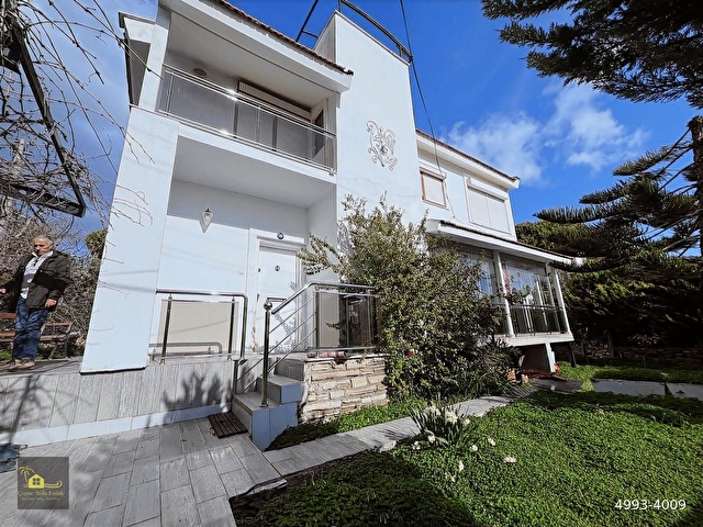 ÇEŞME DALYAN MARİNA VE PLAJA YAKIN SATILIK TAM MÜSTAKİL VİLLA