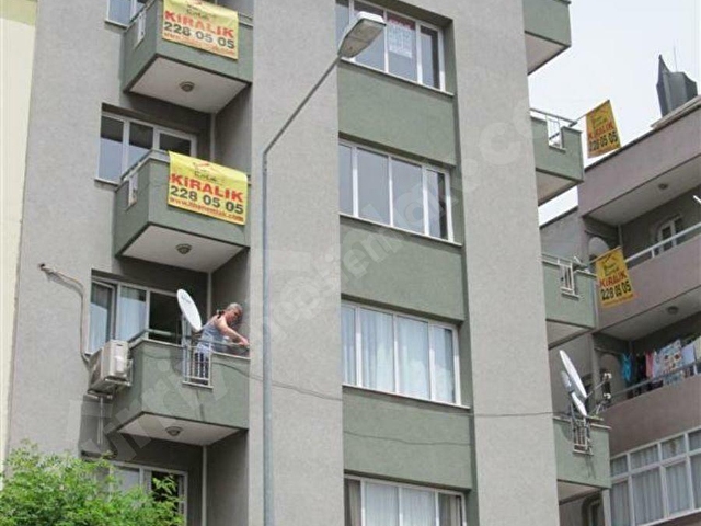 Ilhan Emlak Dan Menderes Caddesi Uzerinde Arakat Bakimli Daire 9764 6424 Hurriyet Emlak