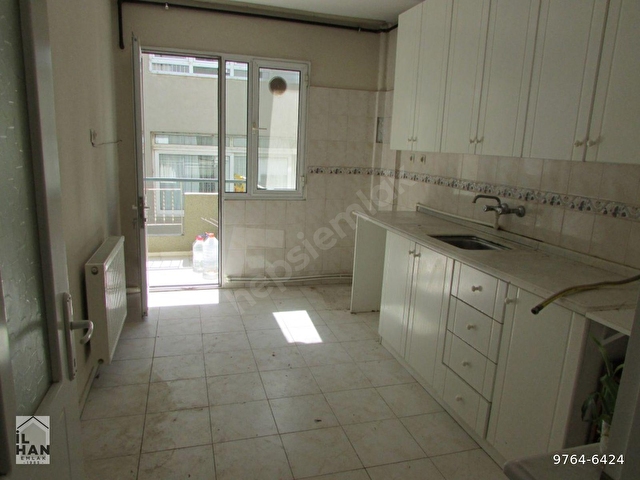 Ilhan Emlak Dan Menderes Caddesi Uzerinde Arakat Bakimli Daire 9764 6424 Hurriyet Emlak