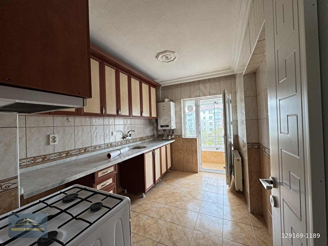 KARDEŞLERDEN 3+1 ARA KAT KÖŞE BAŞINDA MASRAFSIZ SATILIK