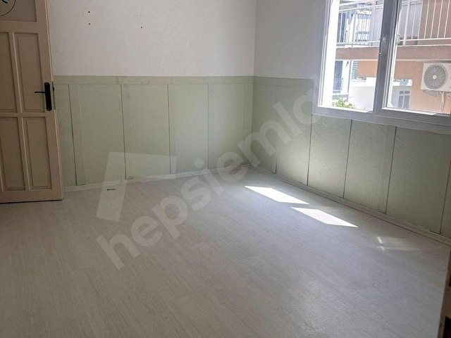 Urla Merkezde geniş 2+1 tadilatlı ve oturmaya hazır - Görsel 9