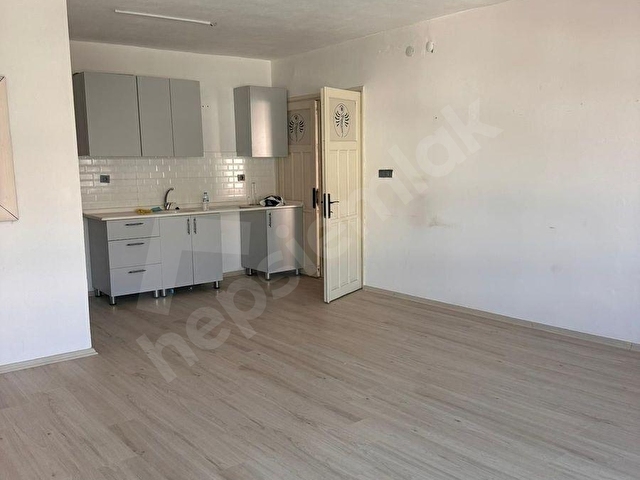 Urla Merkezde geniş 2+1 tadilatlı ve oturmaya hazır - Görsel 17