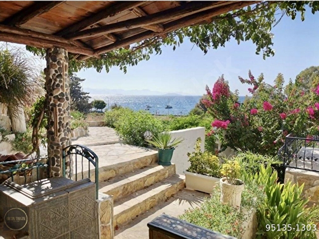 Bodrum Gümüşlük Denize 50m Mesafede Deniz Manzaralı Villa