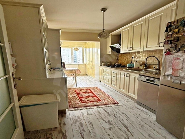 METROBÜSÜN DİBİNDE AİLE APARTMANINDA SATILIK EFSANE 3+1 ARAKAT FIRSAT DAİRE - Görsel 15