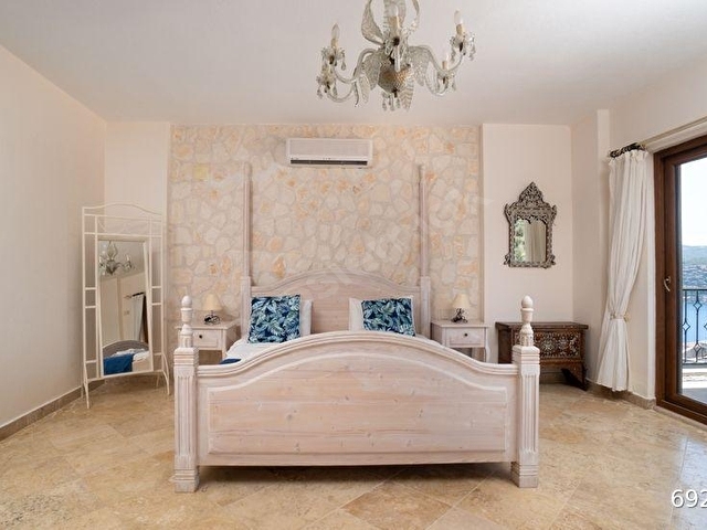 Kalkanda Çok İyi Bir Konumda İmarlı 4+1 Villa - Görsel 15
