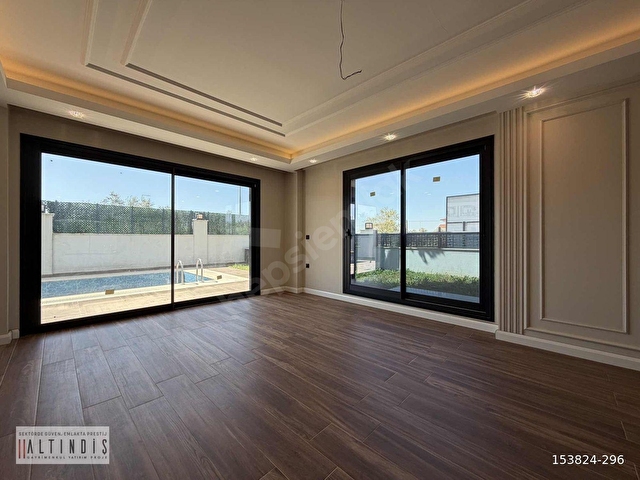Mimar Sinanda, bahçeli, havuzlu, asansörlü 5+2 sıfır villa - Görsel 4