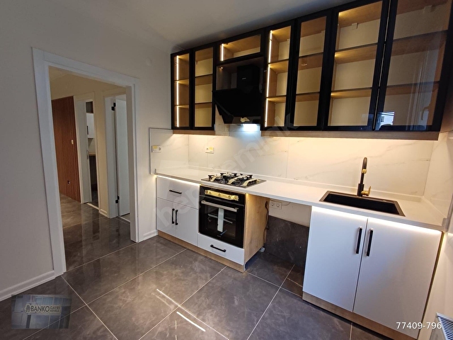 GÜZELYALIDA SAĞLIKOAĞI SOKAĞINDA LÜKS ARA KAT SATILIK DAİRE