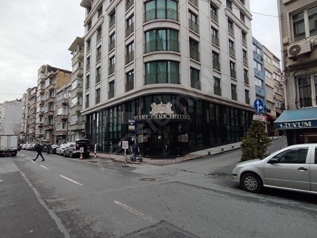 Şişli Harzemşah Sokakta Caddeye 20 Metre Mesafede Yüksek Giriş Kiralık Ofis