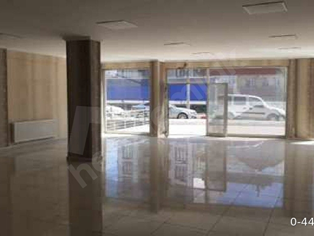 2 büyük zincir marketin ortasında 282m2 işyeri