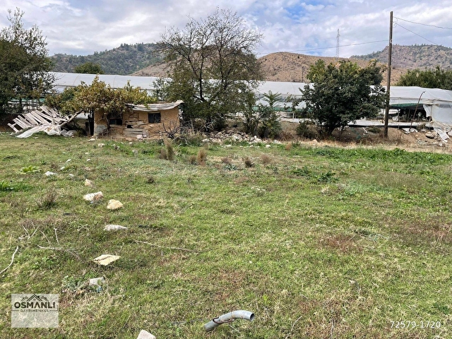 SERALARIN ORTASINDA,KÖYÜN DİBİNDE,4.726 M2 TOPRAĞI VERİMLİ ARAZİ - Görsel 2