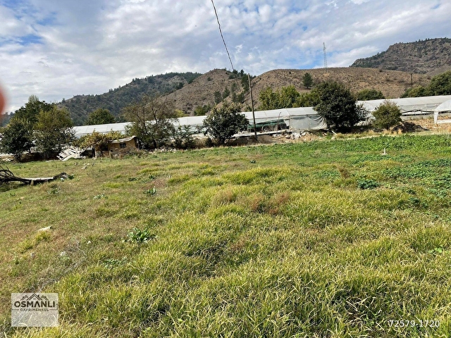 SERALARIN ORTASINDA,KÖYÜN DİBİNDE,4.726 M2 TOPRAĞI VERİMLİ ARAZİ - Görsel 16