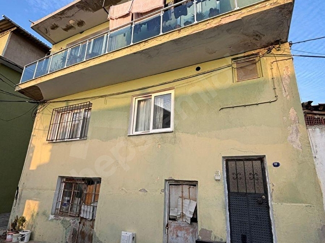 Selçuk Merkezde Satılık Geniş Teraslı 3 Cepheli Müstakil Ev