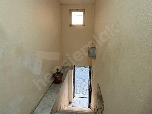 Selçuk Merkezde Satılık Geniş Teraslı 3 Cepheli Müstakil Ev - Görsel 12