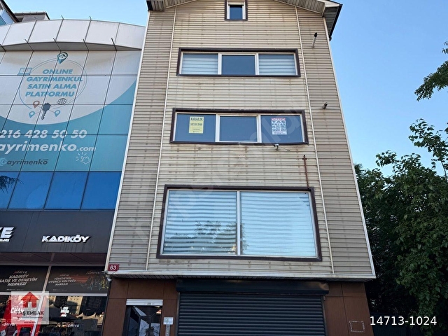 Kadıköy Hasanpaşa Uzunçayır Cad. üzerinde, Akasya AVM ve Salı Pazarı karşısında kiralık dükkan