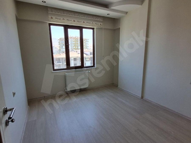 YEŞİLYURT ÇİLESİZ MAH NİKAH SARAYI YANINDA CAD ÜZERİNDE 9. ARA KAT 4+1  SATILIK DAİRE - Görsel 8