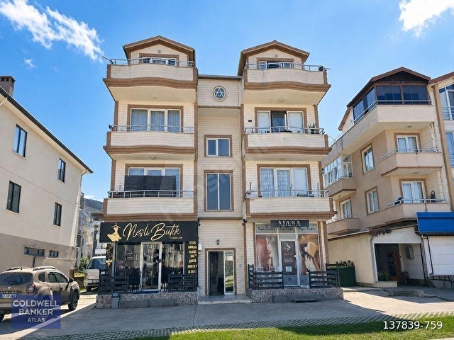 GÖLCÜK YAZLIKTA D130A YAKIN SATILIK GENİŞ 3+1 ÇATI DUBLEKS