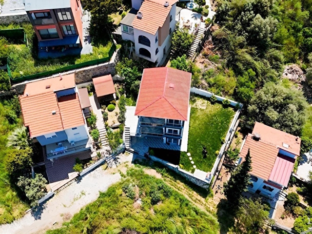 Foçada Satılık Villa Denize Plaja 300 Mt Anayola 200 Mt - Görsel 3