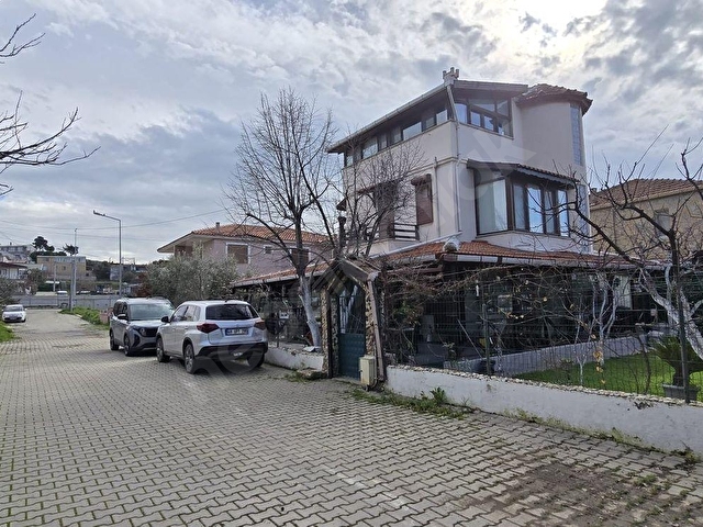 YENİFOÇA GENCELLİDE SAHİLE 150M.SATILIK TAM MÜSTAKİL TRIBLEKS - Görsel 2