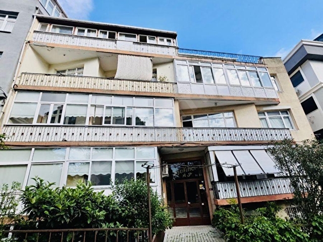 ÜSKÜDAR AZİZ MAHMUT HÜDAYİ’DE KOT EKSİ 2 2+1 SATILIK DAİRE – MERKEZİ KONUM, YÜKSEK KİRA GETİRİLİ 💰