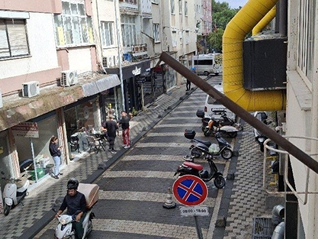 ŞAHİN EMLAKTAN ALTIEYLÜL ÇARŞI MERKEZDE KİRALIK 2+1 ARAKAT DAİRE - Görsel 2