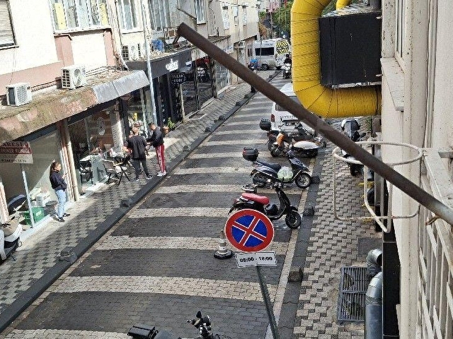 ŞAHİN EMLAKTAN ALTIEYLÜL ÇARŞI MERKEZDE KİRALIK 2+1 ARAKAT DAİRE - Görsel 4