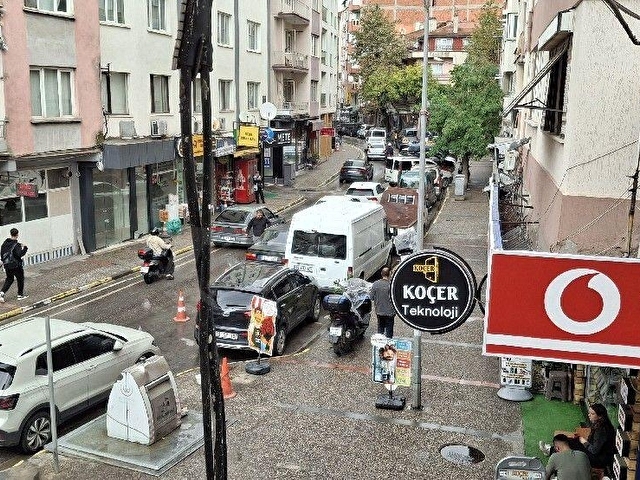 ŞAHİN EMLAKTAN ALTIEYLÜL ÇARŞI MERKEZDE KİRALIK 2+1 ARAKAT DAİRE - Görsel 6