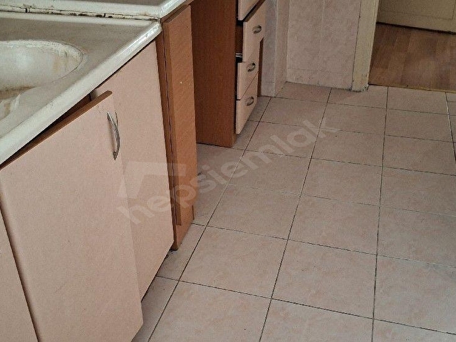 ŞAHİN EMLAKTAN ALTIEYLÜL ÇARŞI MERKEZDE KİRALIK 2+1 ARAKAT DAİRE - Görsel 22