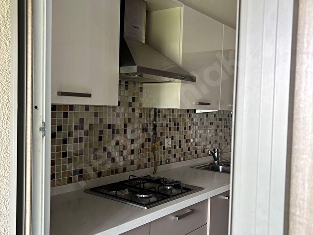 Erenköy Feza Sitesi’nde, merkezi konumda yer alan ferah 3+1 kiralık daire. - Görsel 11