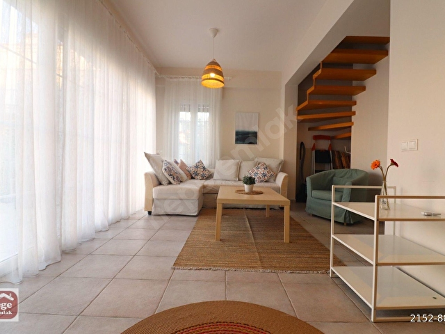 Alaçatı Göbene Mevkiinde Havuzlu Butik Sitede Dubleks Villa - Görsel 12