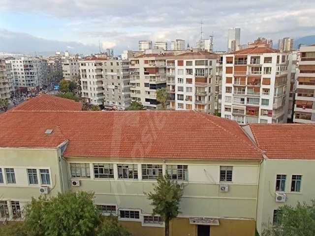 Alsancak plevne bulvarında kiralık işyeri olmaya da uygun daire - Görsel 13