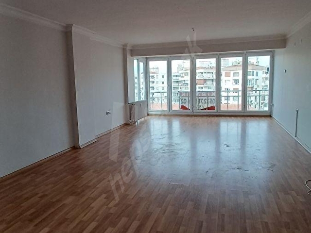 Alsancak plevne bulvarında kiralık işyeri olmaya da uygun daire - Görsel 5