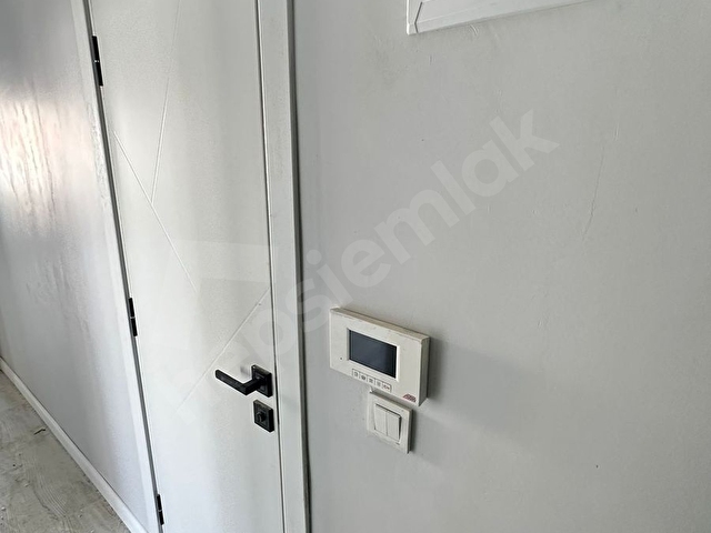UYGUN EMLAKTAN SATILIK ARA KAT ÖN CEPHE CADDE ÜZERİ 2+1 DAİRE - Görsel 16