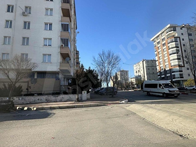 Uşak,Kemalözmah.İbrahim Tahtakılıç Cad.satılık 3+1 165m2 - Görsel 5