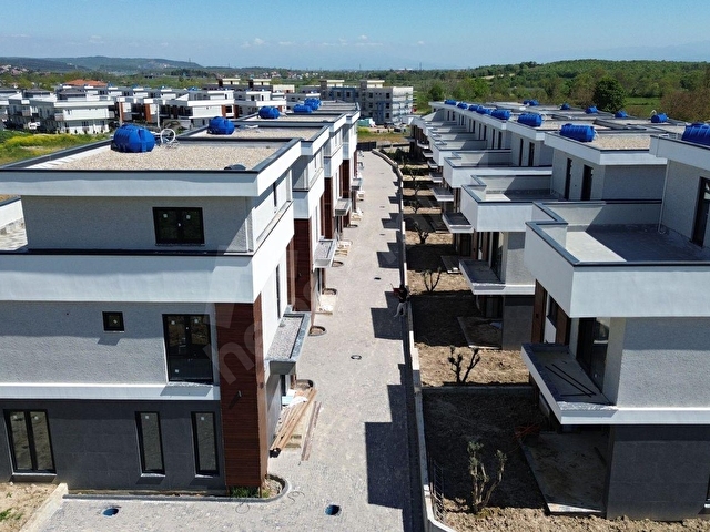 Müstakil Bahçe Isıtmalı Veranda 4+1 tripleks Lüks Yaşama başla - Görsel 11