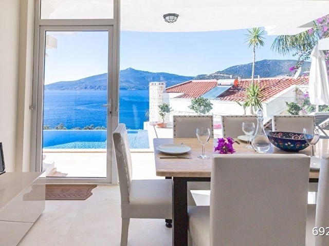 Kalkanda Denize 60 Metre Uzaklıkla Eşsiz Bir Villa - Görsel 19