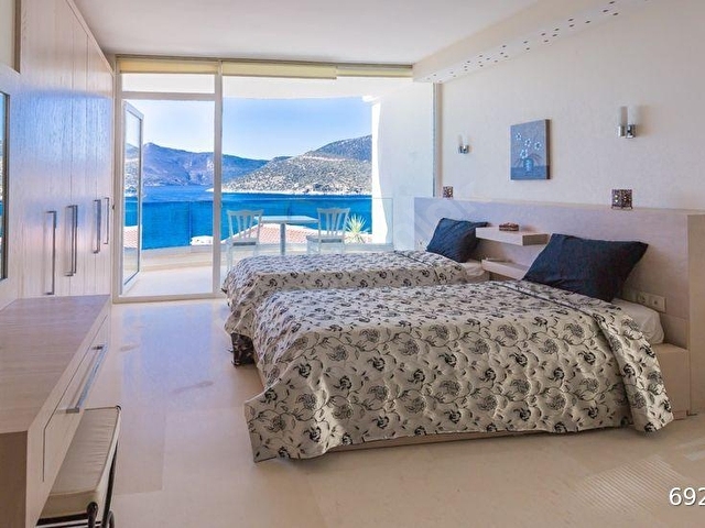 Kalkanda Denize 60 Metre Uzaklıkla Eşsiz Bir Villa - Görsel 25