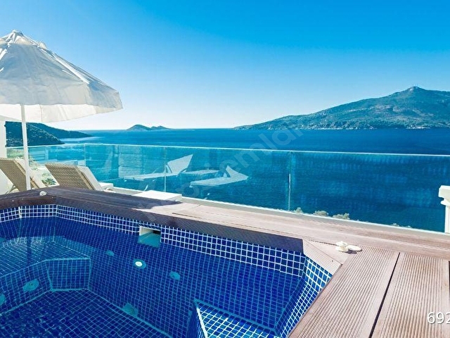 Kalkanda Denize 60 Metre Uzaklıkla Eşsiz Bir Villa - Görsel 8